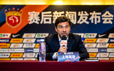 上海海港主教练哈维尔在赛后新闻发布会发言