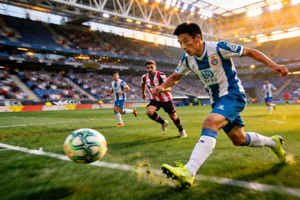 武磊右路突破传中助攻绝杀球瞬间